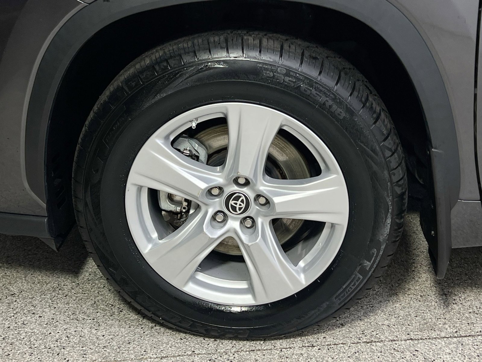 Used 2023 Toyota Highlander LE image 16