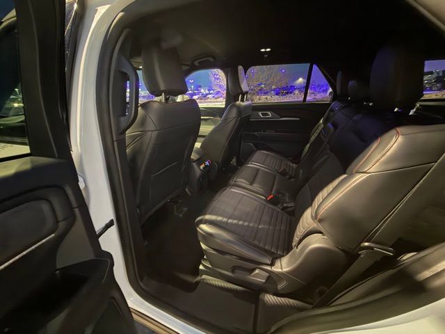 Used 2025 Ford Explorer ST-Line w/ ST-Line Street Pack image 24