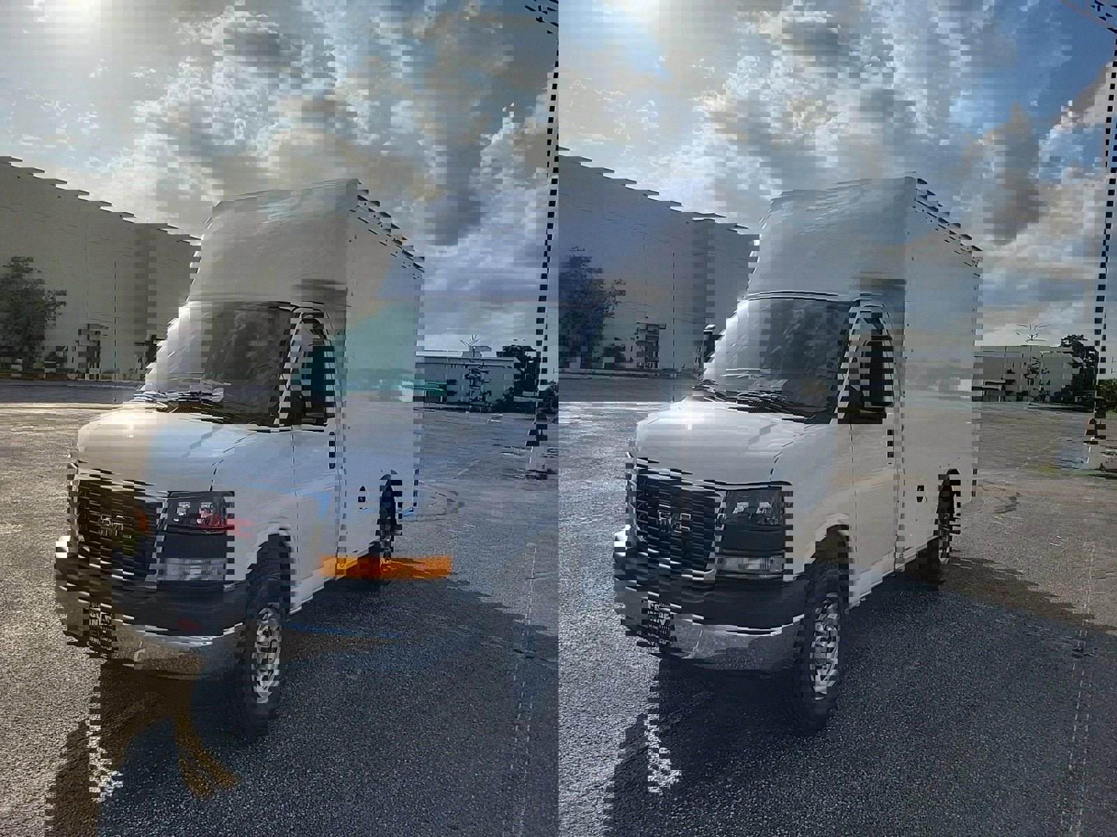 New 2025 GMC Savana 3500 Extended w/ Power Convenience Package image 4