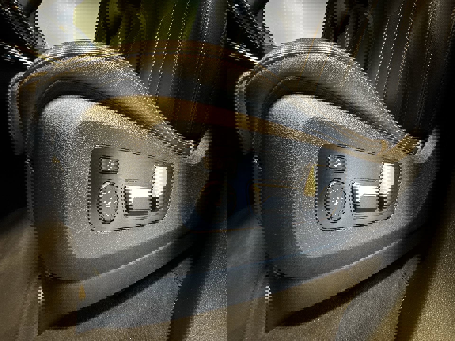 Used 2021 BMW X7 xDrive40i w/ M Sport Package image 12