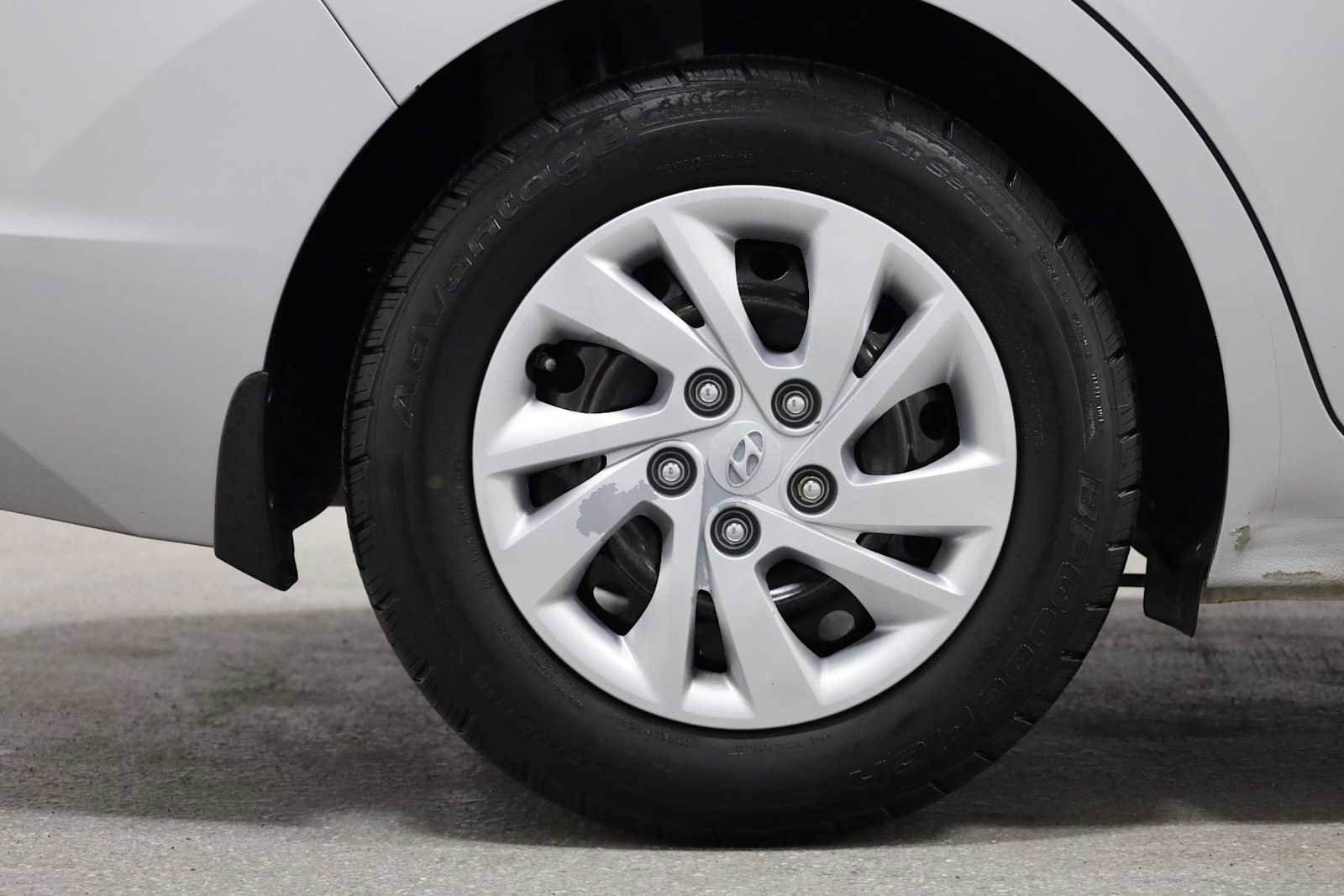 Used 2020 Hyundai Elantra SE image 33