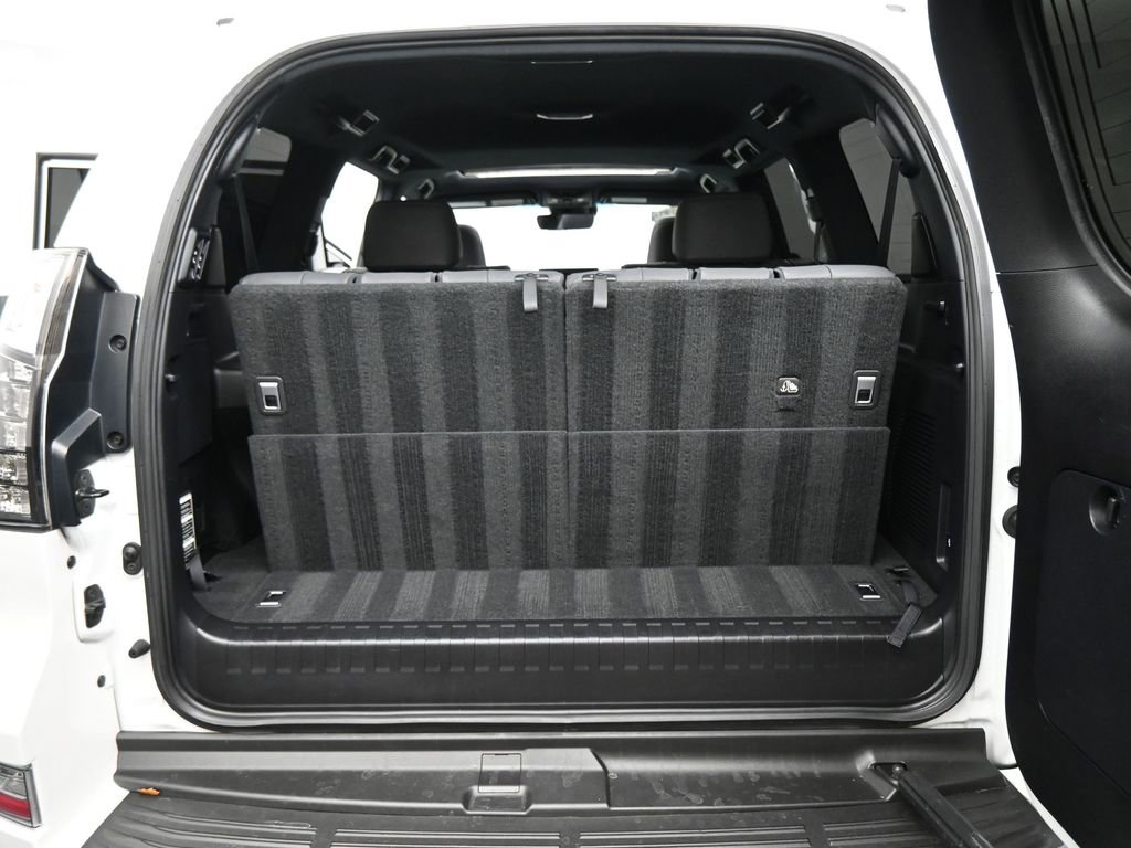 Used 2023 Lexus GX 460 Premium w/ Accessory Package image 21