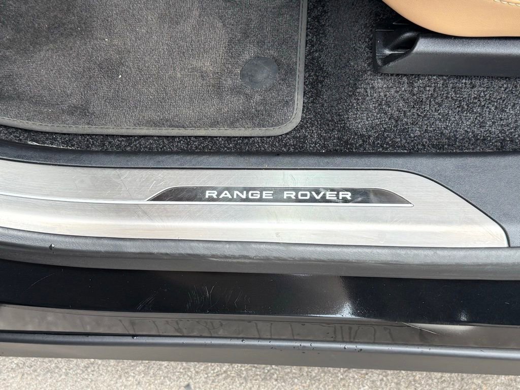 Used 2025 Land Rover Range Rover Long Wheelbase SE AWD/4WD image 13