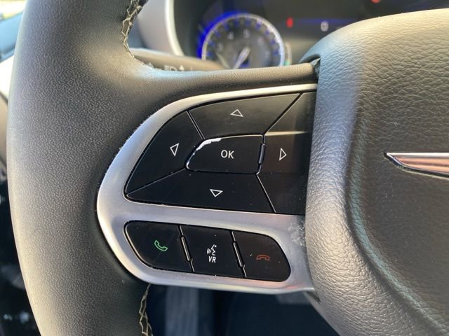 Used 2025 Chrysler Pacifica Select FWD image 18