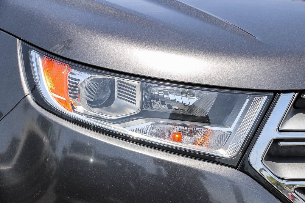 Certified 2018 Ford Edge SE FWD image 4