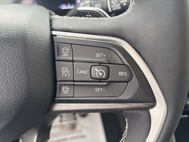 Used 2023 Jeep Grand Cherokee Limited AWD/4WD image 29