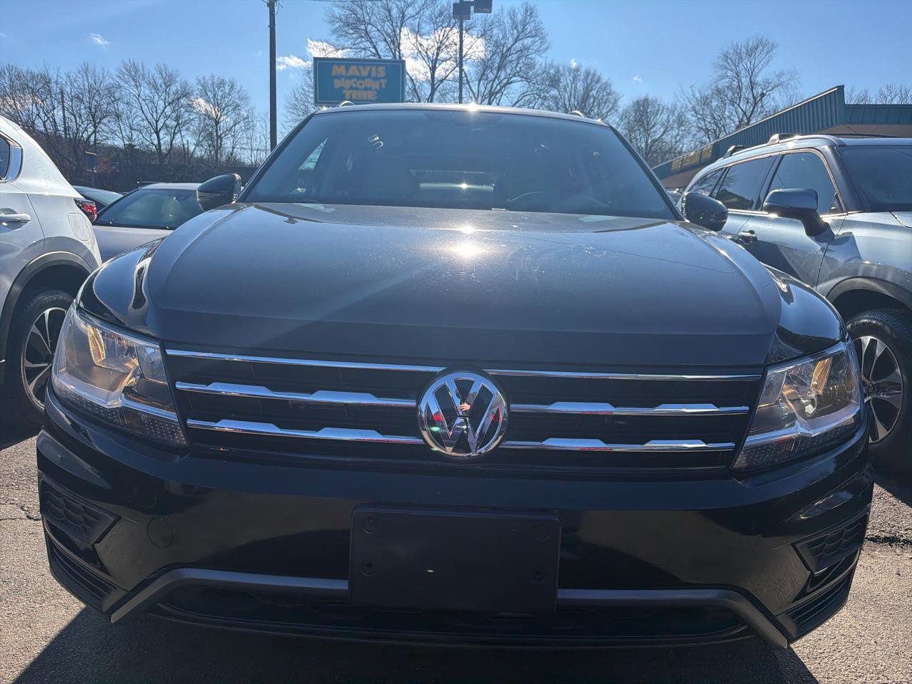 Used 2021 Volkswagen Tiguan SE w/ Panoramic Sunroof Package AWD/4WD image 2