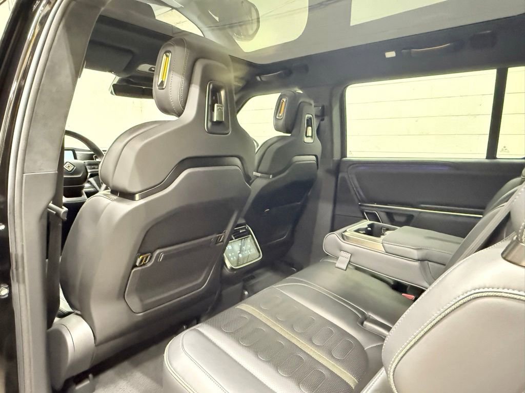 Used 2024 Rivian R1S Adventure AWD/4WD image 32