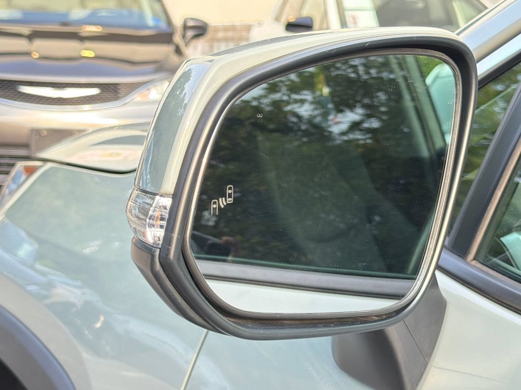 Used 2021 Toyota RAV4 XLE w/ Convenience Package AWD/4WD image 19