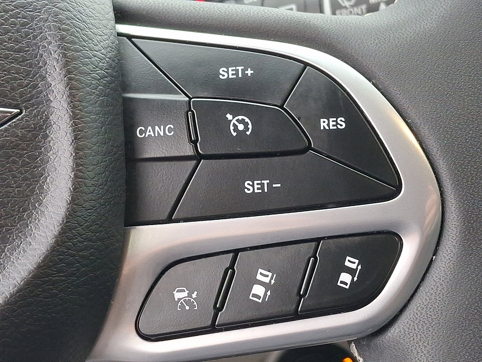 Certified 2023 Chrysler Pacifica Touring-L image 22