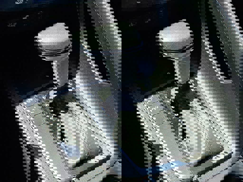 Used 2025 Hyundai Elantra Sport FWD image 14