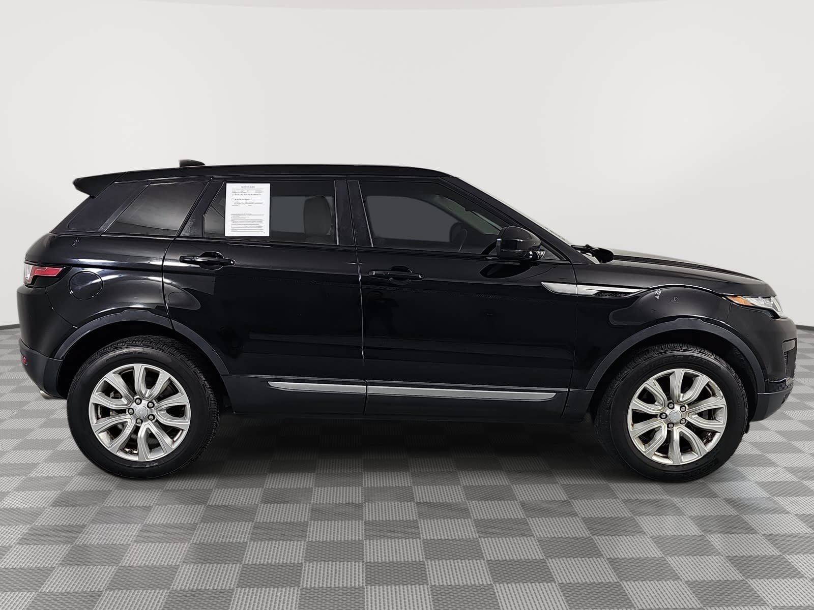 Used 2018 Land Rover Range Rover Evoque SE AWD/4WD image 9