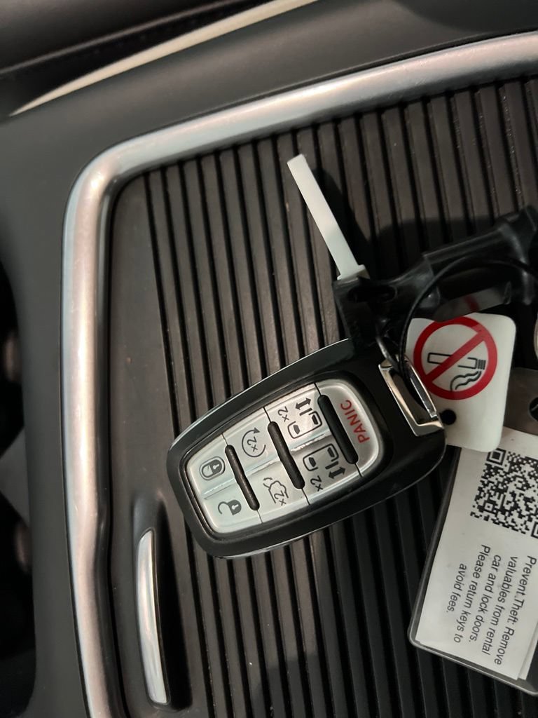 Used 2023 Chrysler Pacifica Touring-L FWD image 33
