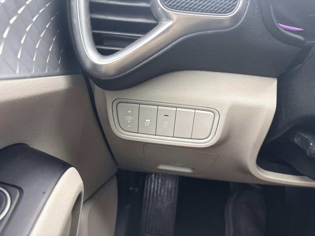 Used 2023 Kia Soul LX image 32