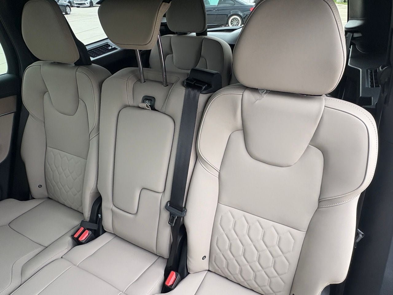 New 2026 Volvo XC90 B5 Plus w/ Protection Package Premier AWD/4WD image 23
