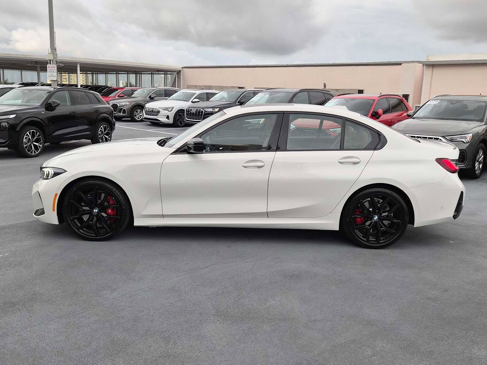 Used 2026 BMW 330i Sedan w/ M Sport Package image 3