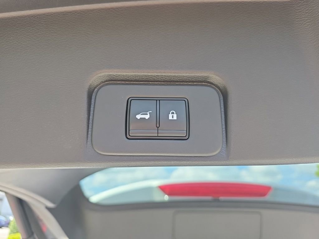 Used 2025 Nissan Rogue SV image 34