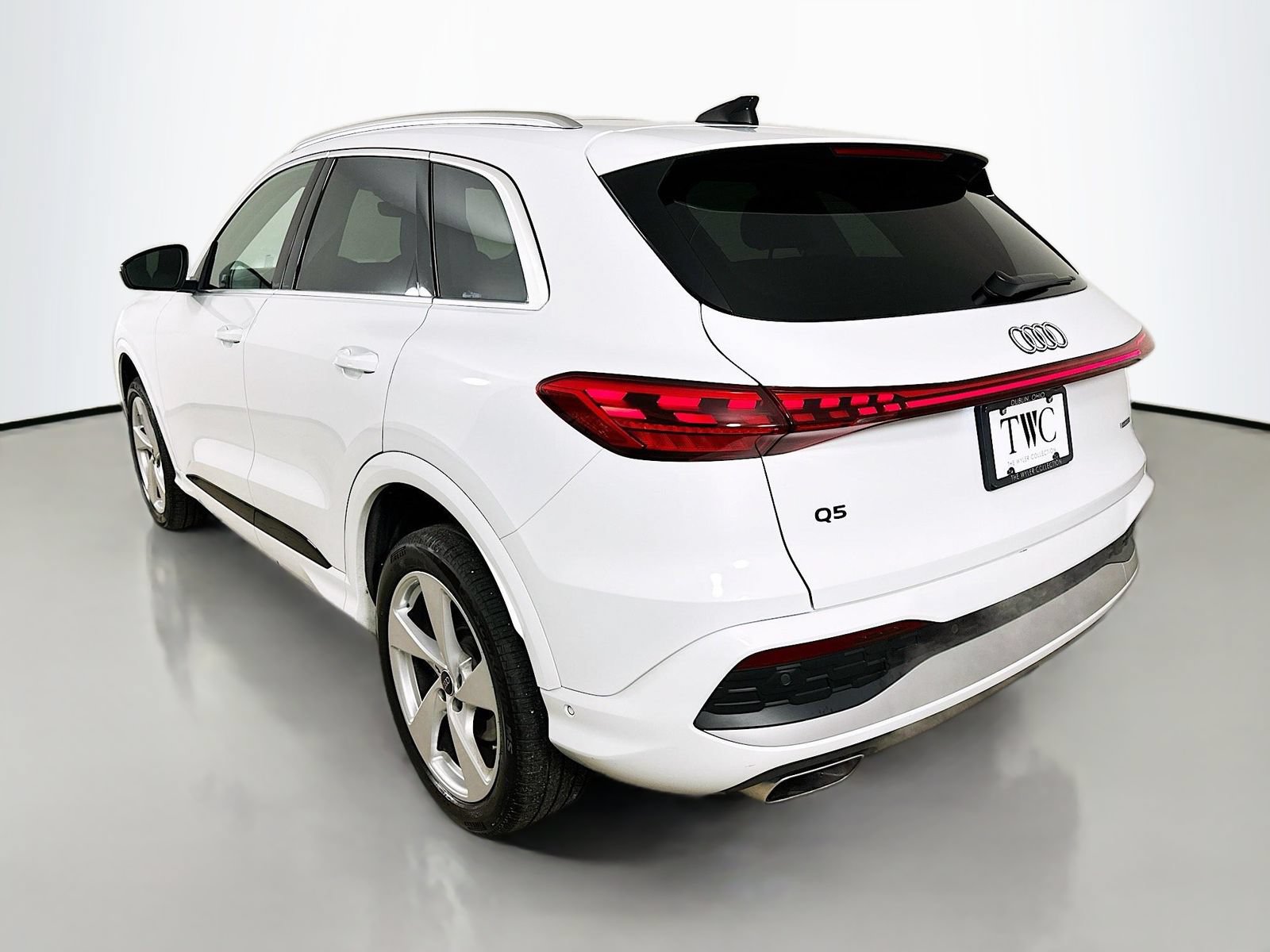 Used 2025 Audi Q5 Premium Plus w/ Premium Plus AWD/4WD image 7