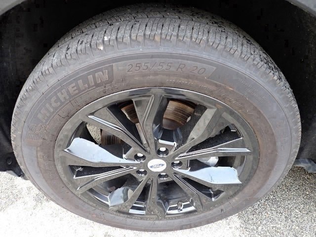 Used 2023 Ford Explorer XLT w/ Equipment Group 202A image 11