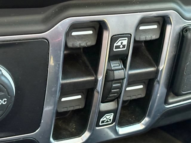 Used 2022 Jeep Gladiator Rubicon w/ LED Lighting Group AWD/4WD image 18