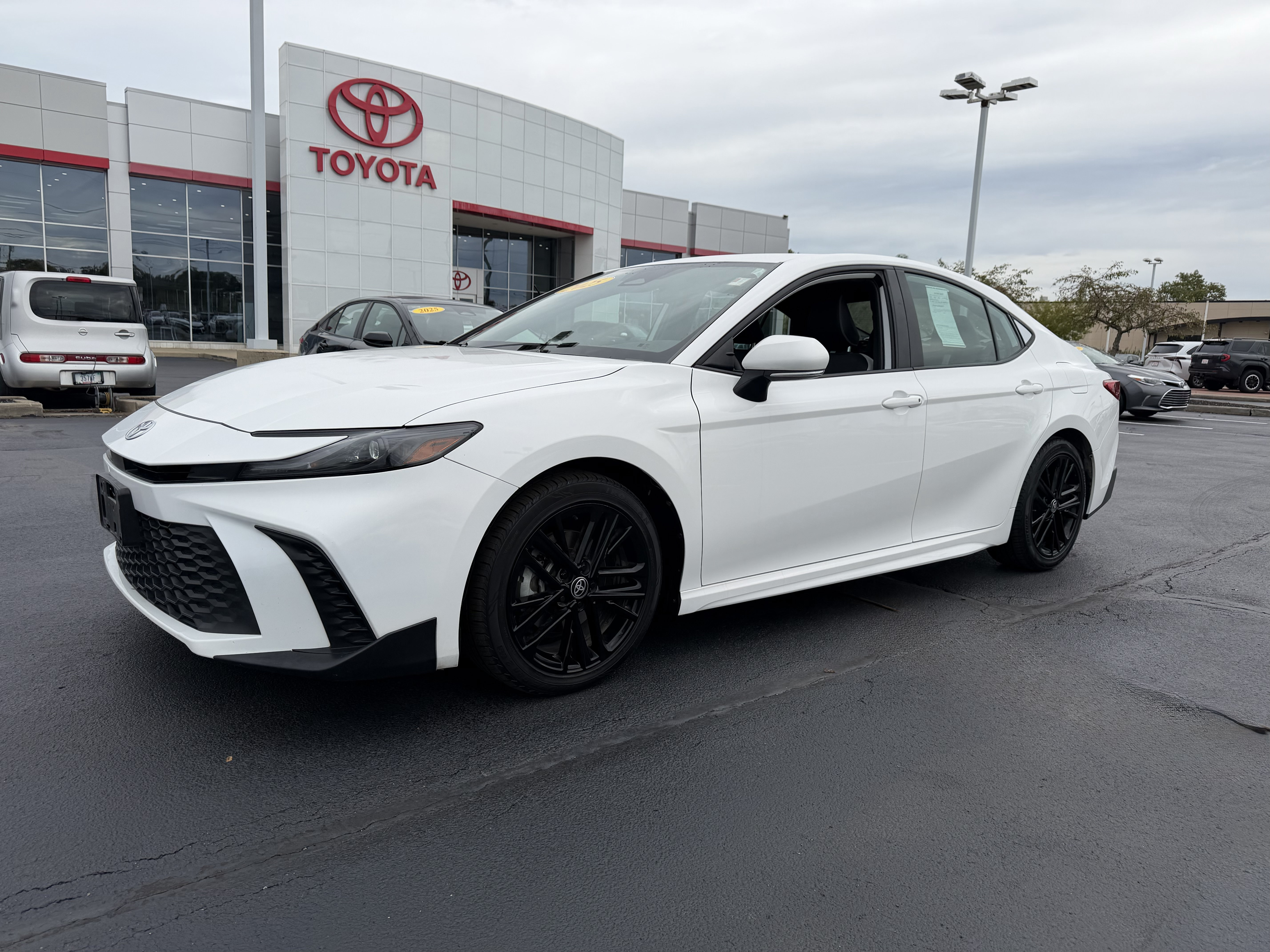 Certified 2025 Toyota Camry SE FWD image 3