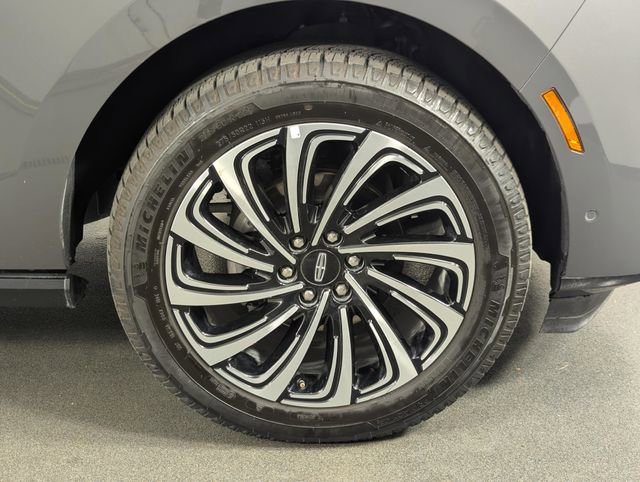 Used 2025 Lincoln Navigator Black Label image 12