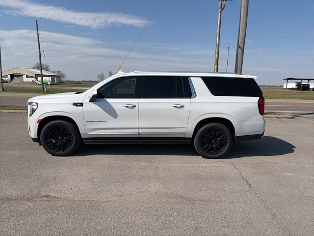 Used 2023 GMC Yukon XL Denali image 3