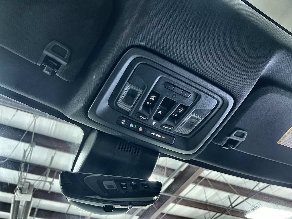 Used 2024 Chevrolet Silverado 2500 High Country w/ Technology Package AWD/4WD image 34