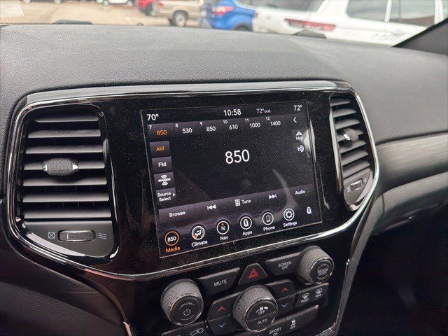 Used 2020 Jeep Grand Cherokee Laredo w/ 18" Wheel & 8.4" Radio Group image 12