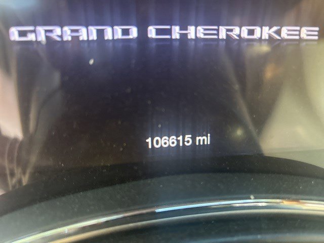 Used 2017 Jeep Grand Cherokee Laredo w/ Quick Order Package 2BE image 4