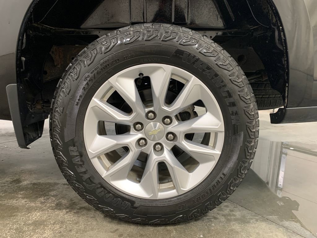 Used 2019 Chevrolet Silverado 1500 Custom w/ Custom Value Package AWD/4WD image 4