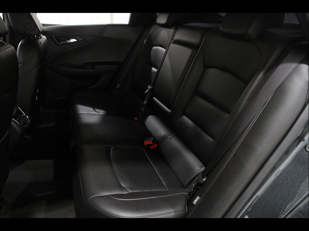 Used 2018 Chevrolet Malibu LT w/ Leather Package FWD image 18