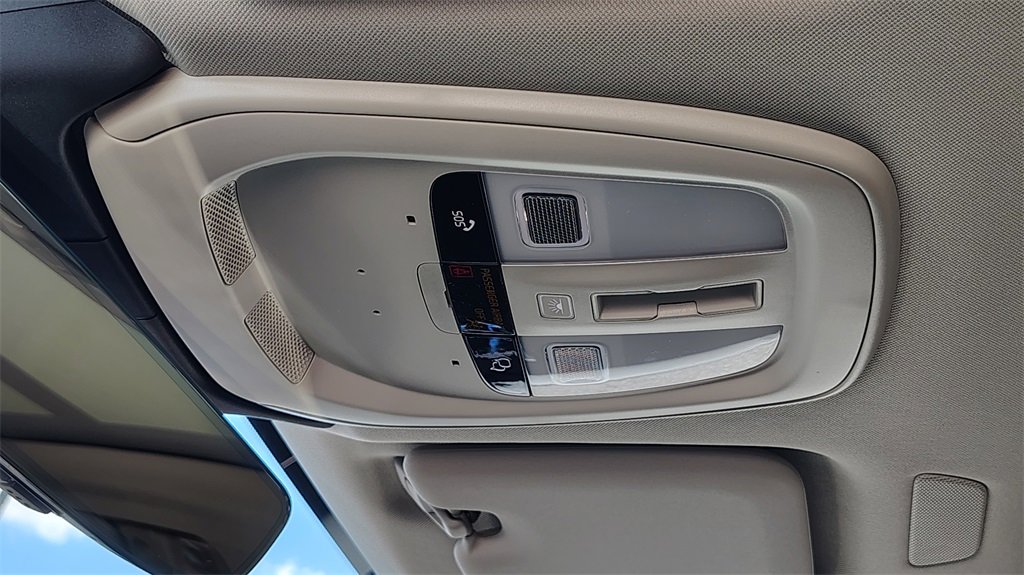 New 2026 Volvo XC60 B5 Plus w/ Climate Package image 28