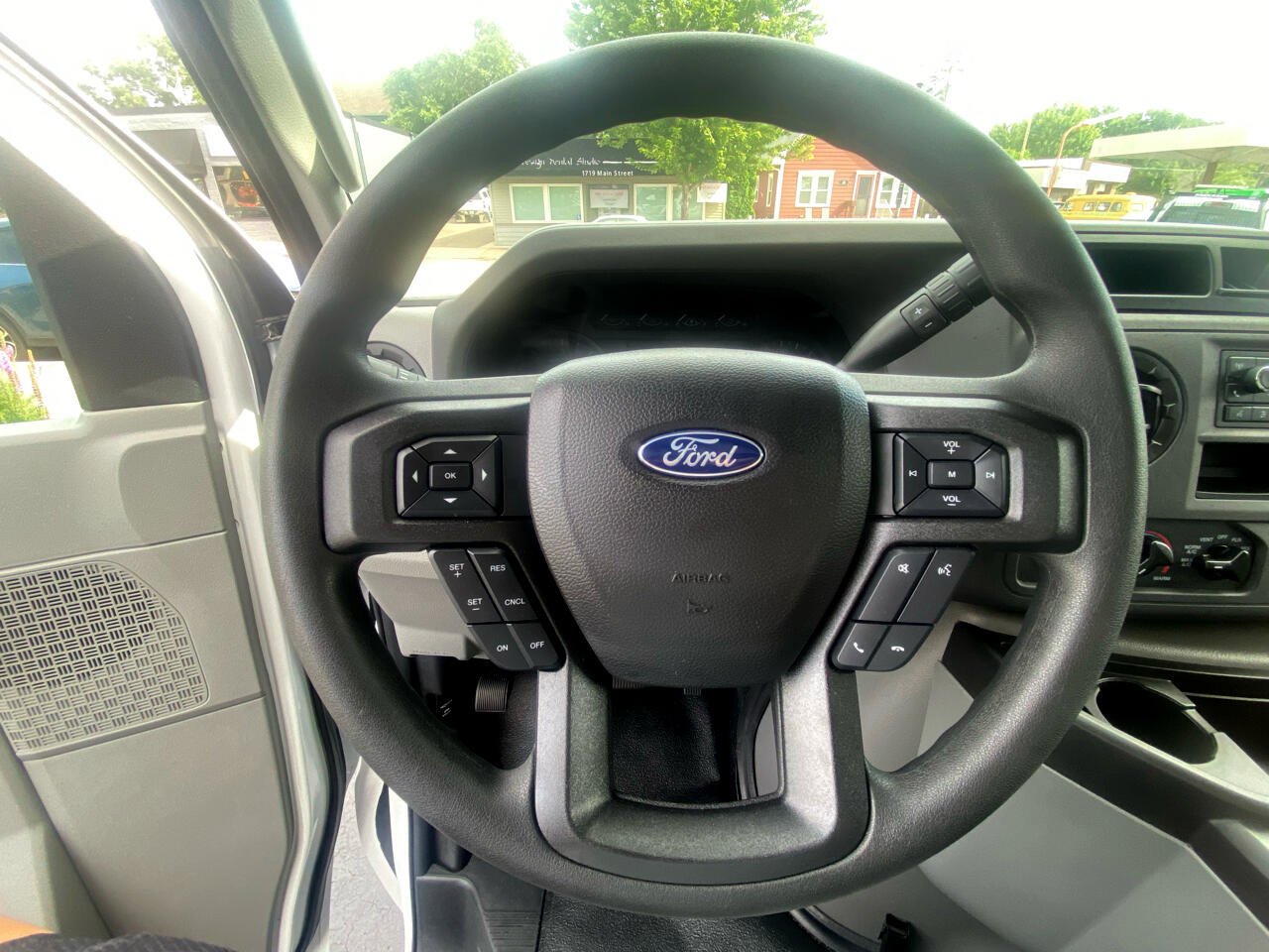 Used 2024 Ford E-350 and Econoline 350 Super Duty w/ Power Windows & Locks Group image 23