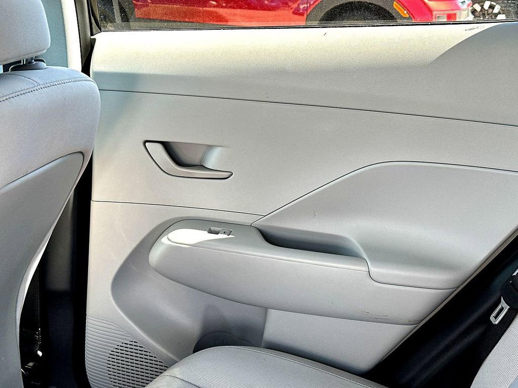 Used 2025 Hyundai Kona SEL image 22