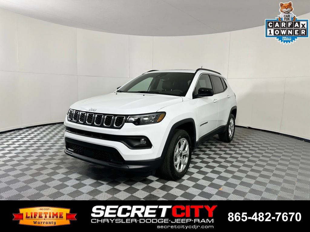 Used 2025 Jeep Compass Latitude w/ Sun & Sound Group AWD/4WD image 3