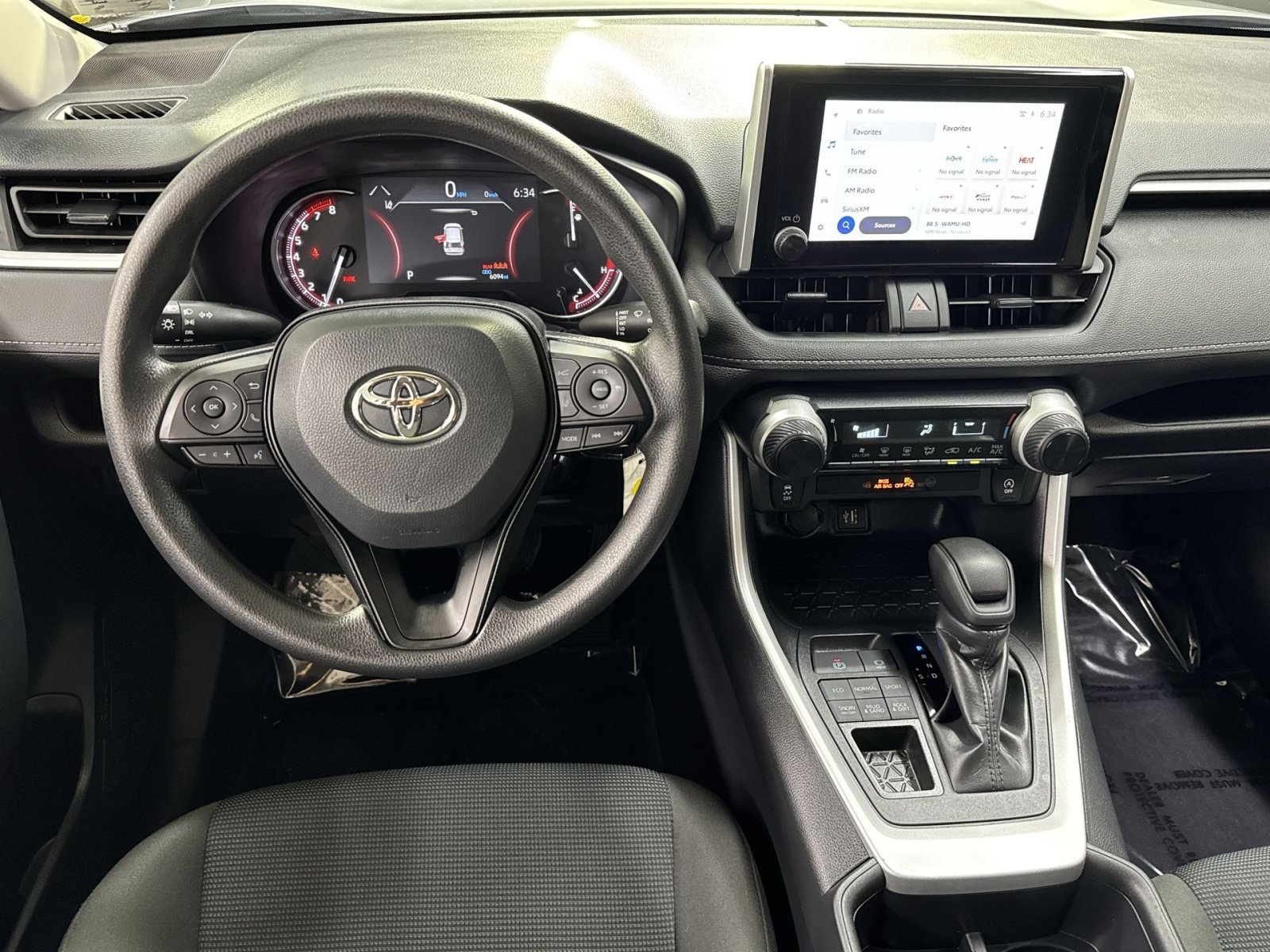 Used 2025 Toyota RAV4 LE AWD/4WD image 35