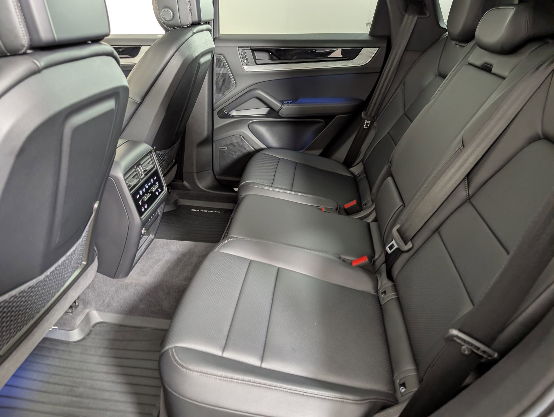 Used 2025 Porsche Cayenne image 17