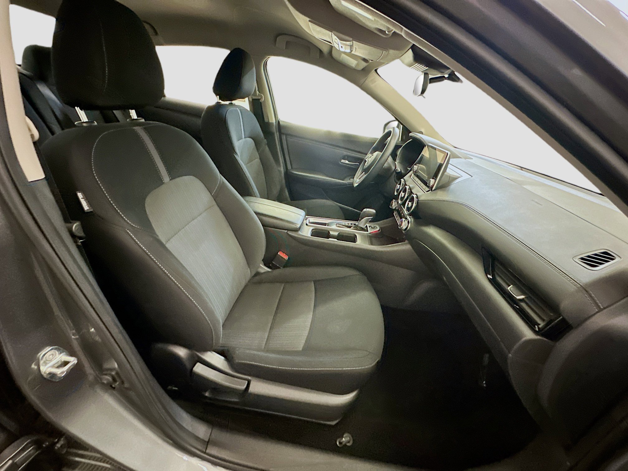 Used 2024 Nissan Sentra SV FWD image 31