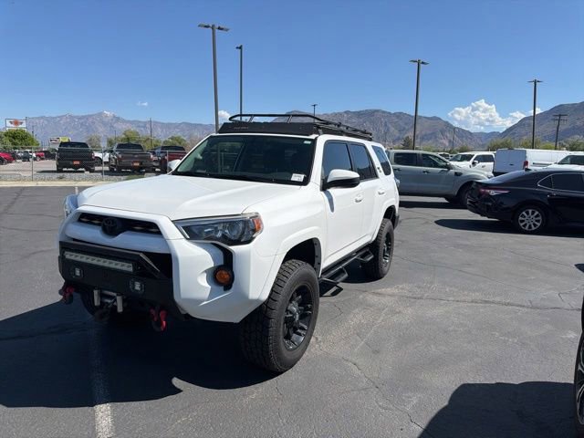 Used 2016 Toyota 4Runner SR5 AWD/4WD image 3