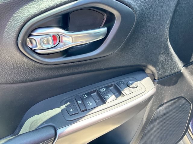 Used 2021 Jeep Cherokee Latitude Lux w/ Comfort/Convenience Group AWD/4WD image 13