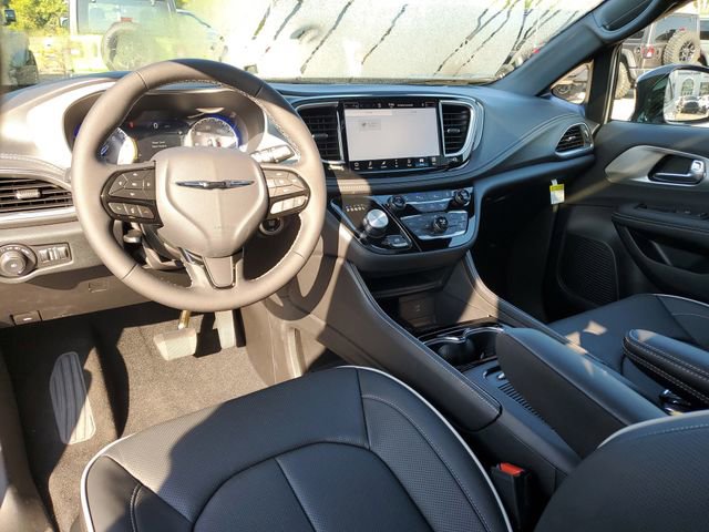 New 2026 Chrysler Pacifica Limited w/ S Appearance Package image 6