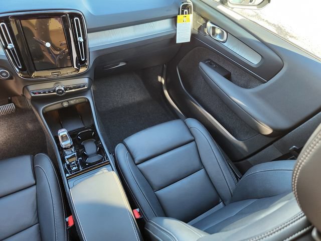 New 2026 Volvo XC40 B5 Ultra w/ Climate Package AWD/4WD image 12