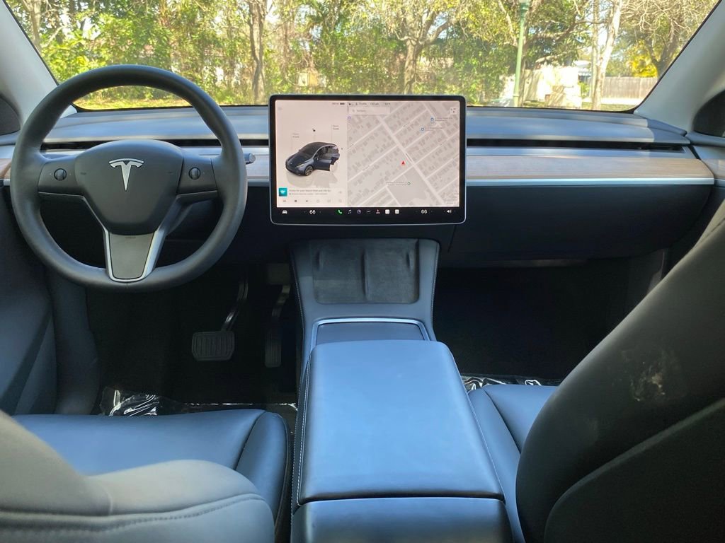 Used 2025 Tesla Model Y Long Range image 32