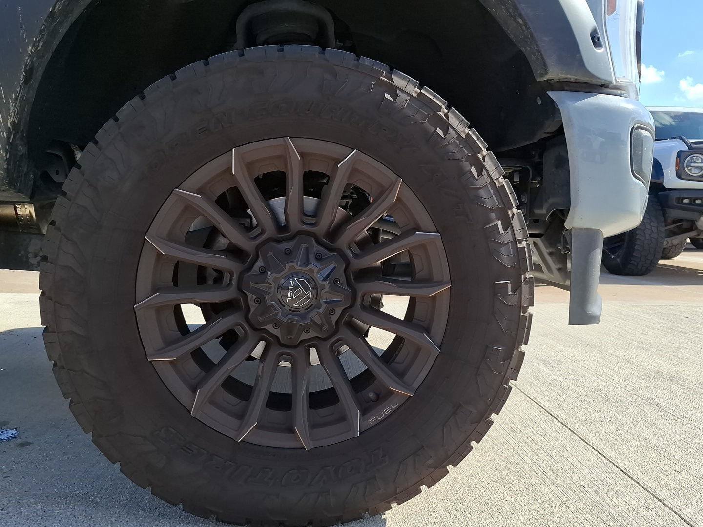 Used 2025 Ford F350 Platinum w/ FX4 Off-Road Package AWD/4WD image 32