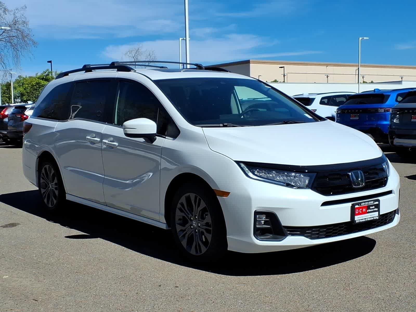 New 2026 Honda Odyssey Touring image 3