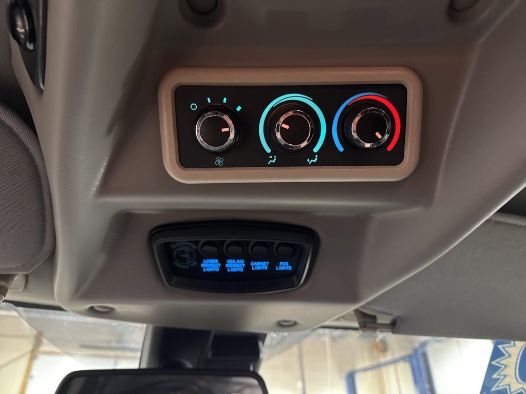 Used 2020 GMC Savana 2500 Extended w/ Enhanced Convenience Package image 23