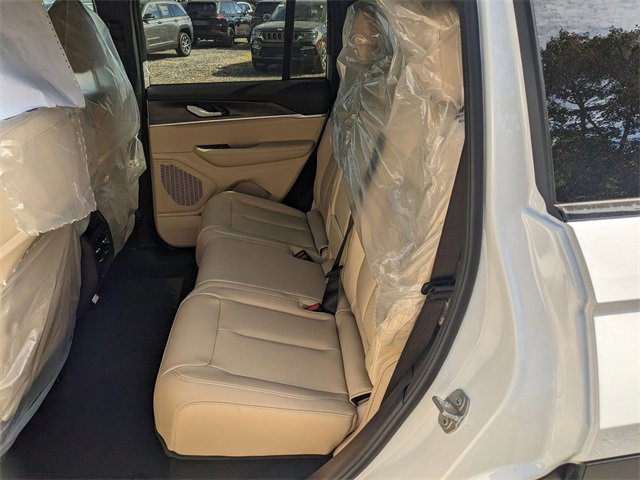 New 2025 Jeep Grand Cherokee Limited image 11