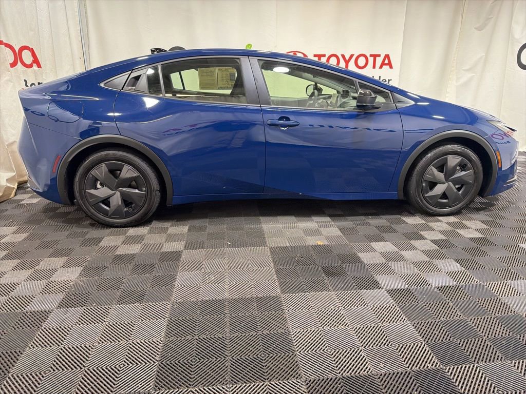 Used 2026 Toyota Prius Plug-In Hybrid image 7