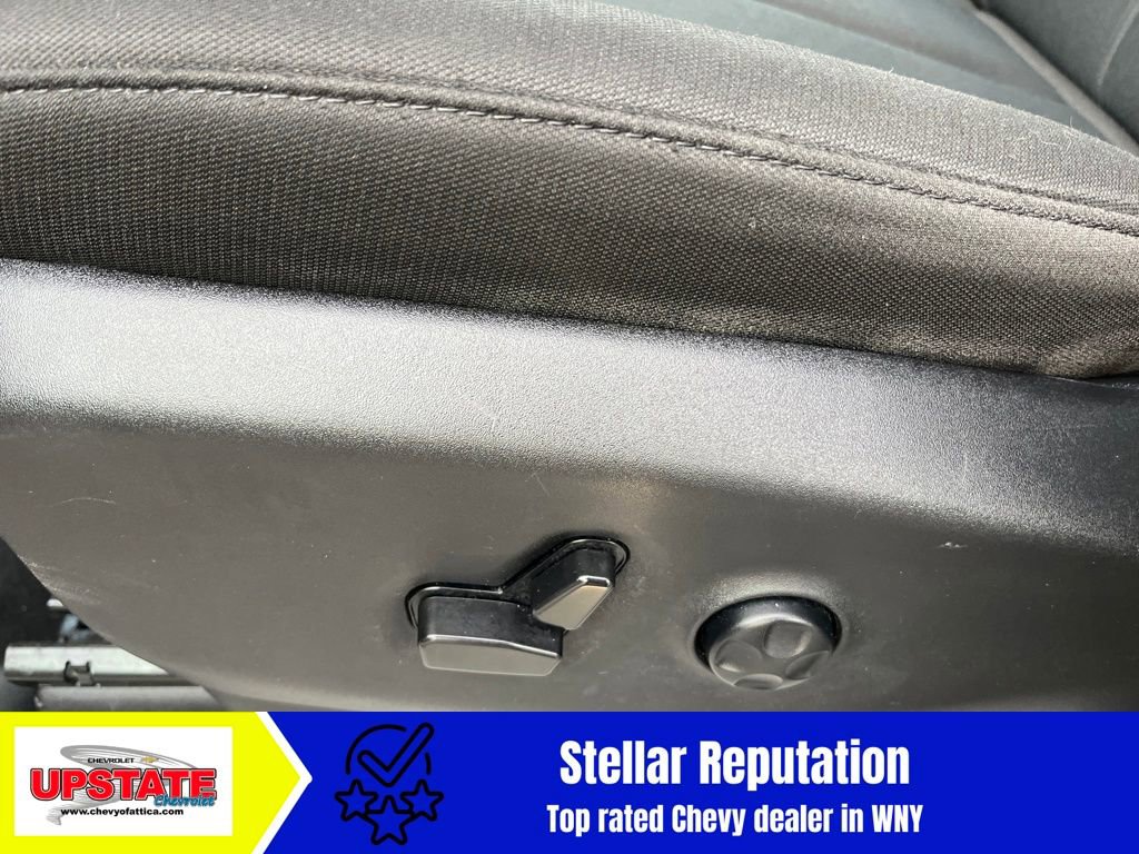 Used 2023 Chrysler Voyager LX image 3